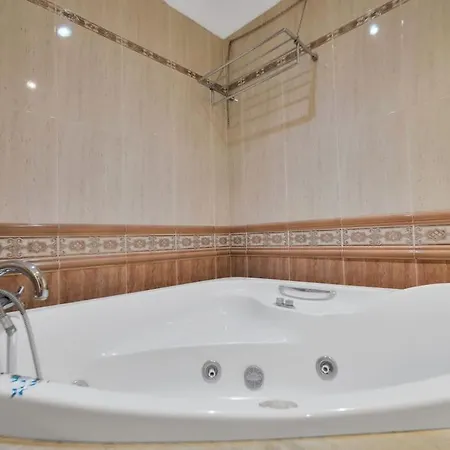 Con Jacuzzi Y Parking En San Pedro - Del Valle 72 2 Lägenhet *
