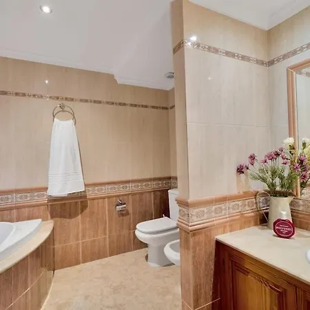 Con Jacuzzi Y Parking En San Pedro - Del Valle 72 2 Lägenhet
